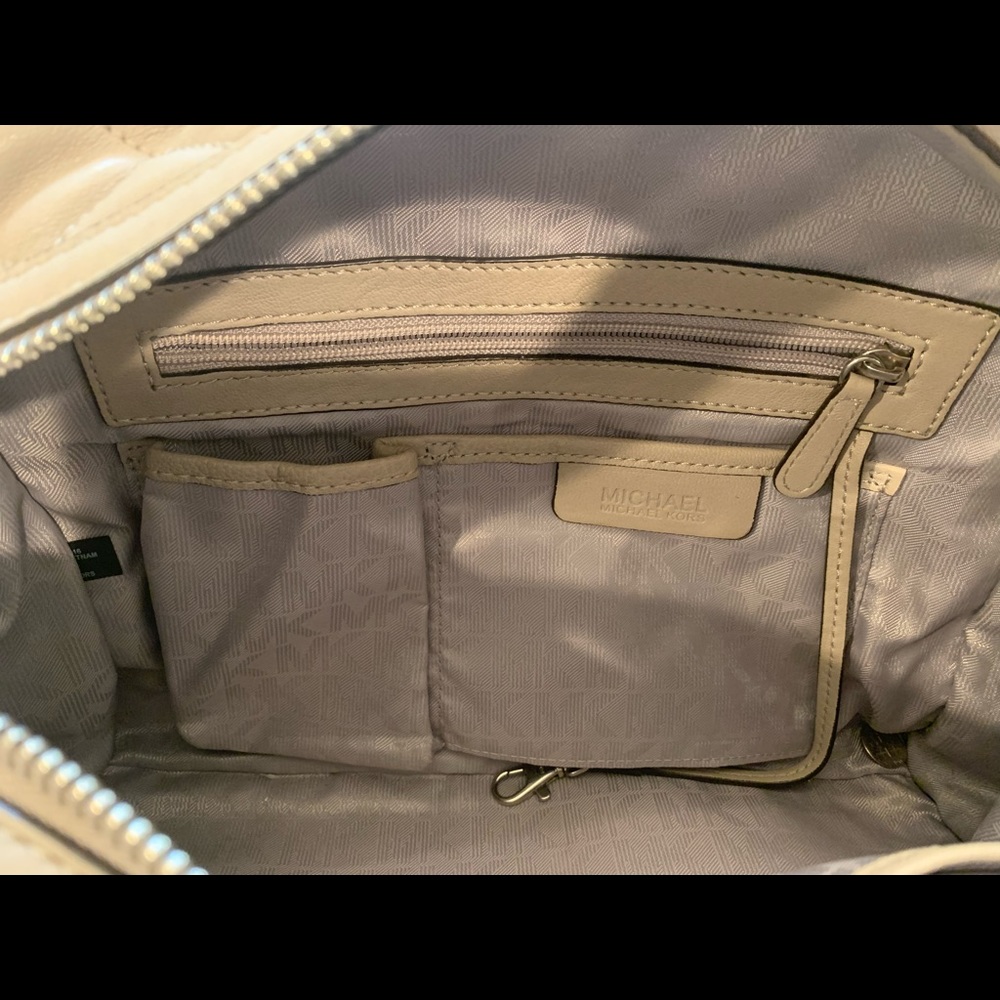 Michael Kors lamb skin light grey shoulder bag like new - Picture 9 of 10
